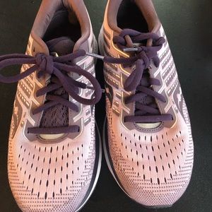 Women’s running shoes